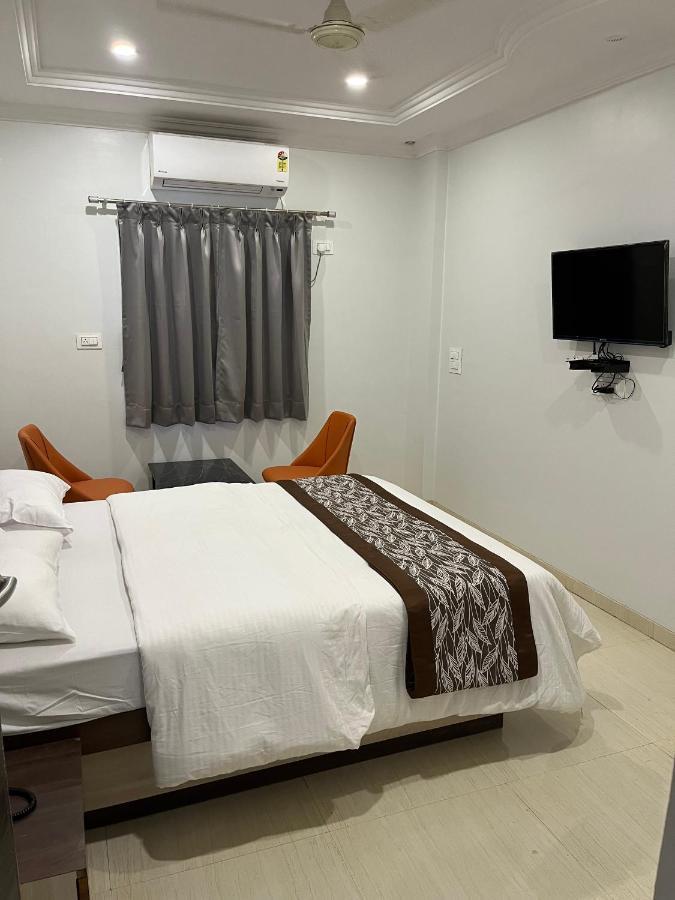Hotel Jeet Paradise Phaltan Экстерьер фото