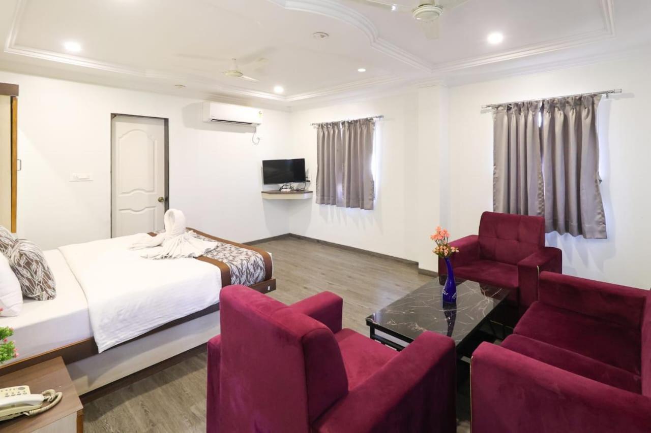 Hotel Jeet Paradise Phaltan Экстерьер фото