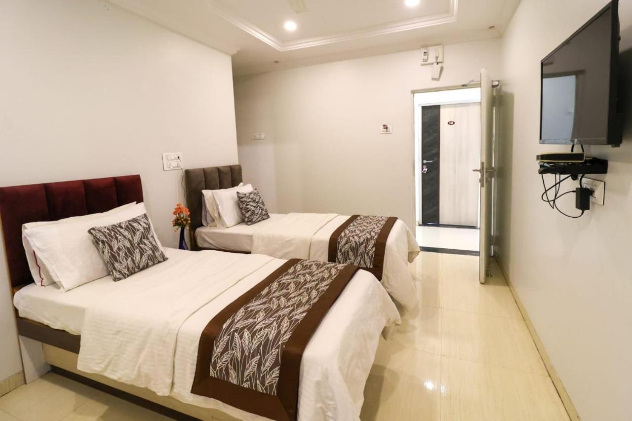 Hotel Jeet Paradise Phaltan Экстерьер фото