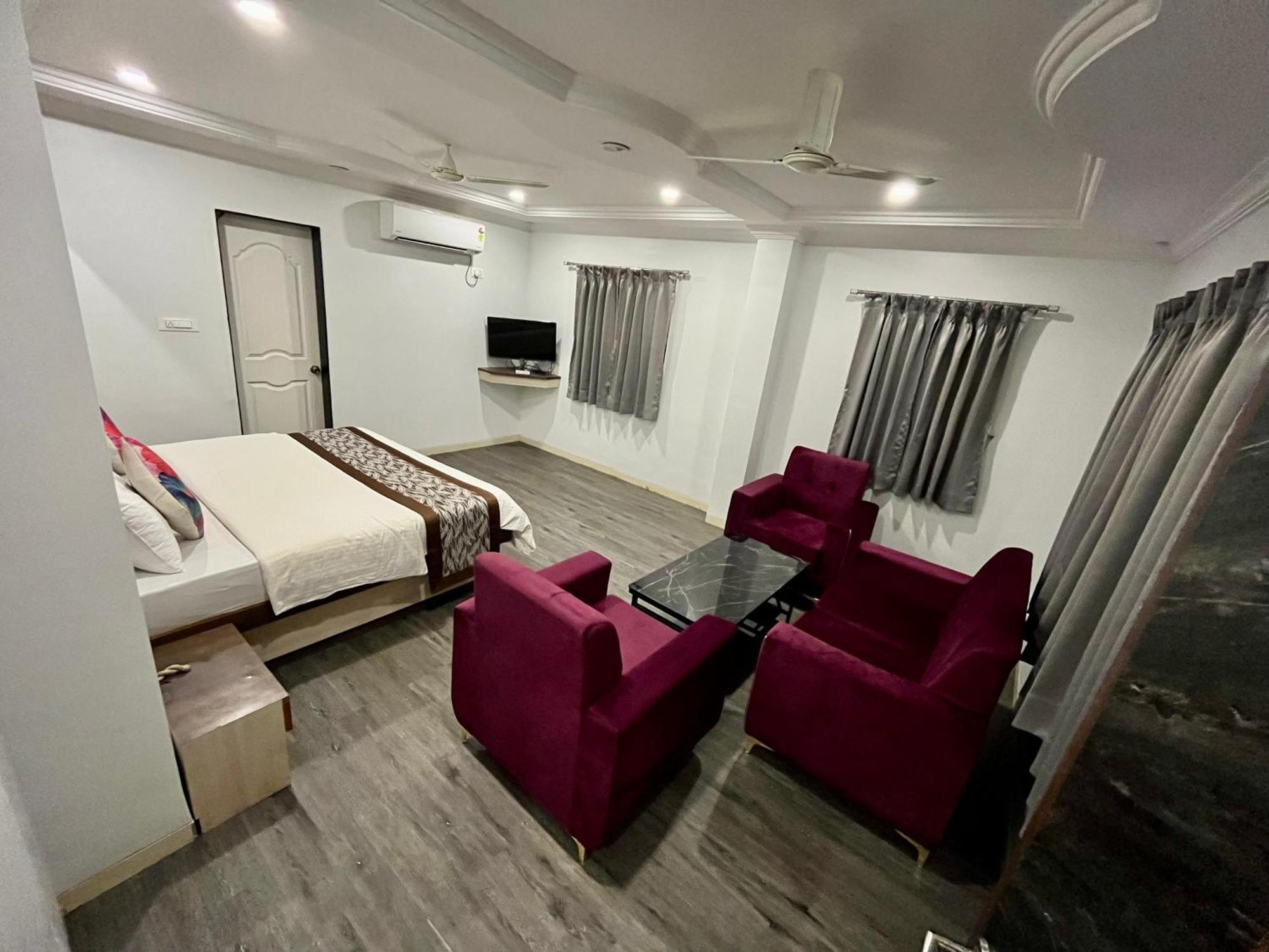 Hotel Jeet Paradise Phaltan Экстерьер фото