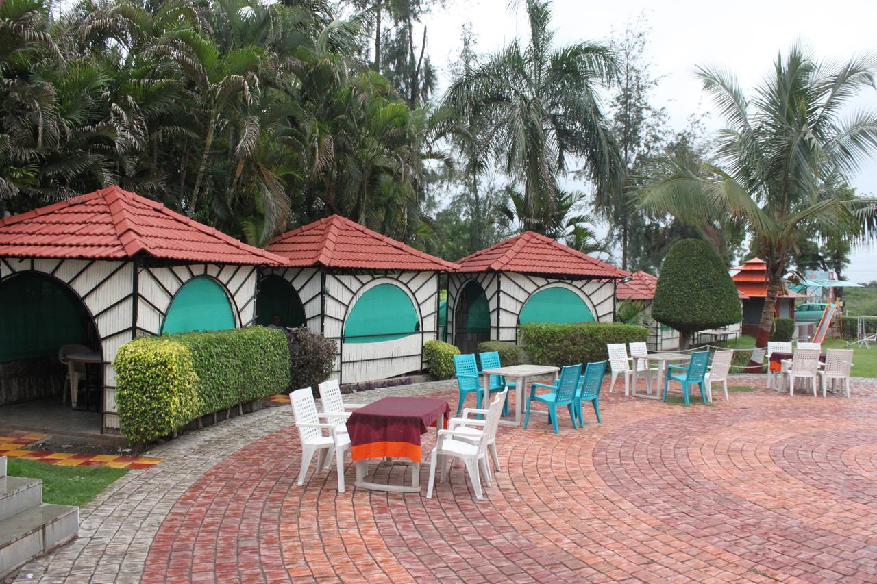 Hotel Jeet Paradise Phaltan Экстерьер фото