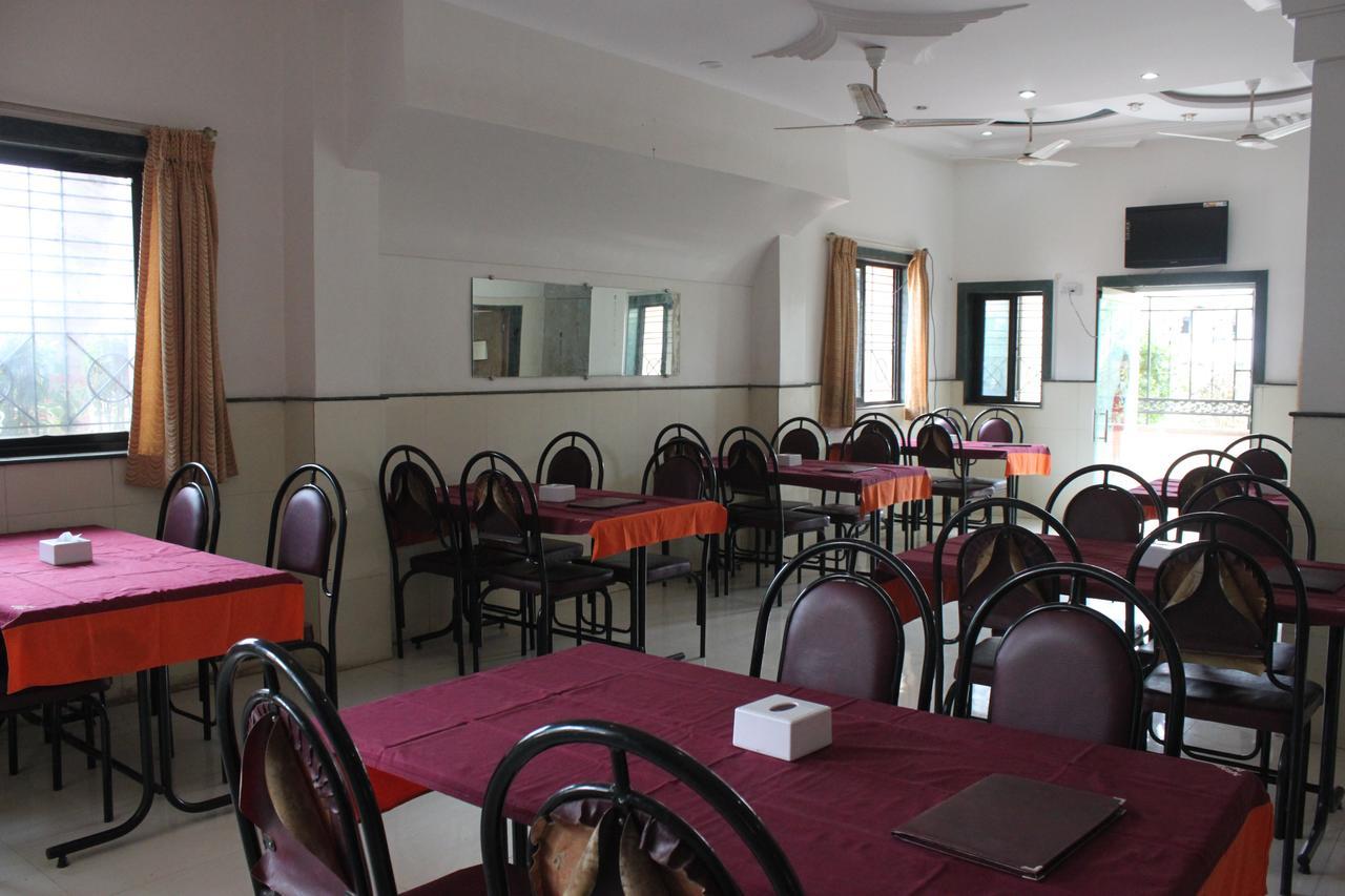 Hotel Jeet Paradise Phaltan Экстерьер фото