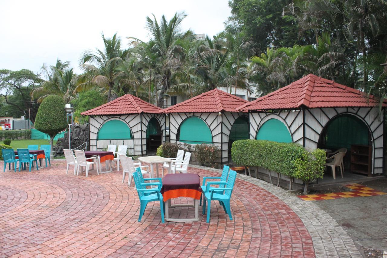 Hotel Jeet Paradise Phaltan Экстерьер фото